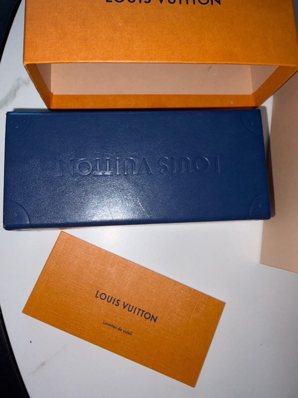 Louis Vuitton charm cat eye sunglasses - Picture 3 of 7
